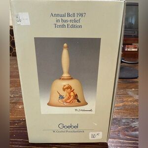 Goebel 1987 Annual Bell M.J. Hummel 10th edition